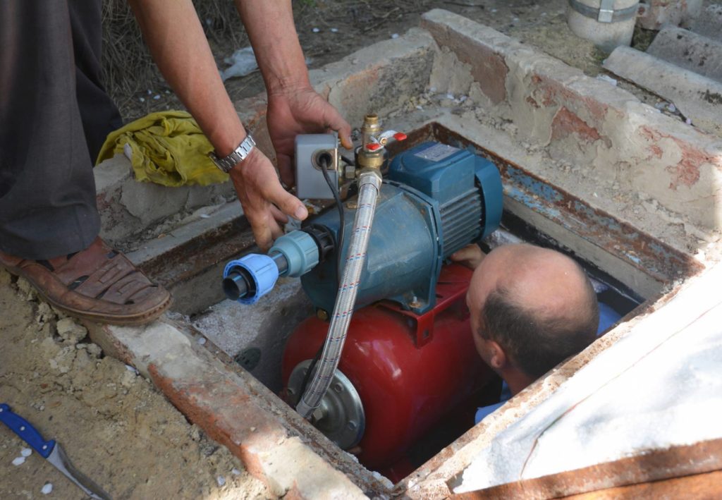 Nettoyage et remplacer tuyaux pompe à eau