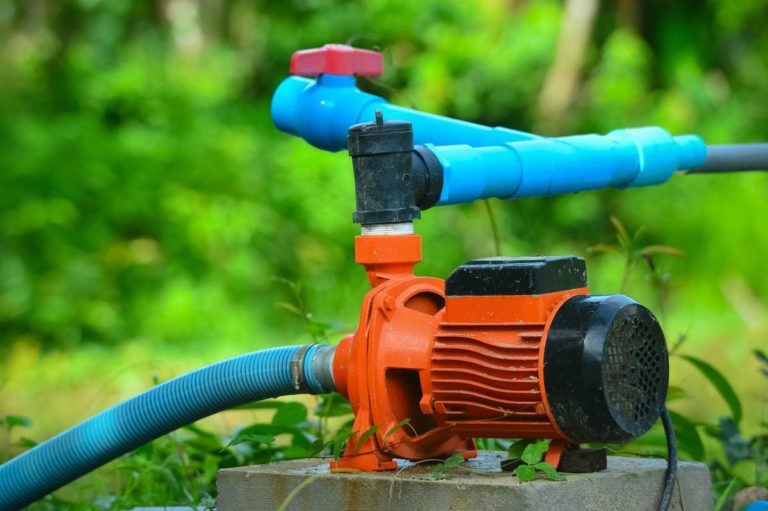 La pompe à eau n'aspire pas